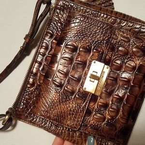 Brahmin crossbody! Barely used, great condition